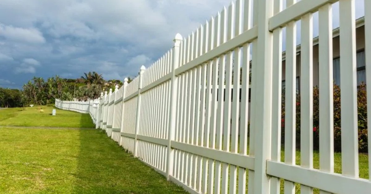 White vinyl picket fence installation in Simi Valley